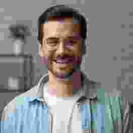 Testmonials-person-3.jpg